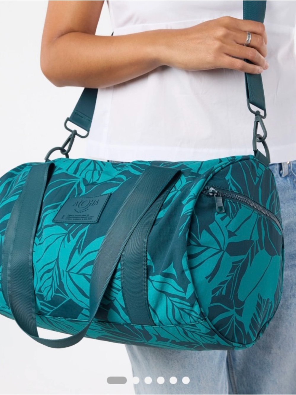 NWT Aloha Collection Keep It Light Sporty Duffle in Haunani - Picture 2 of 3